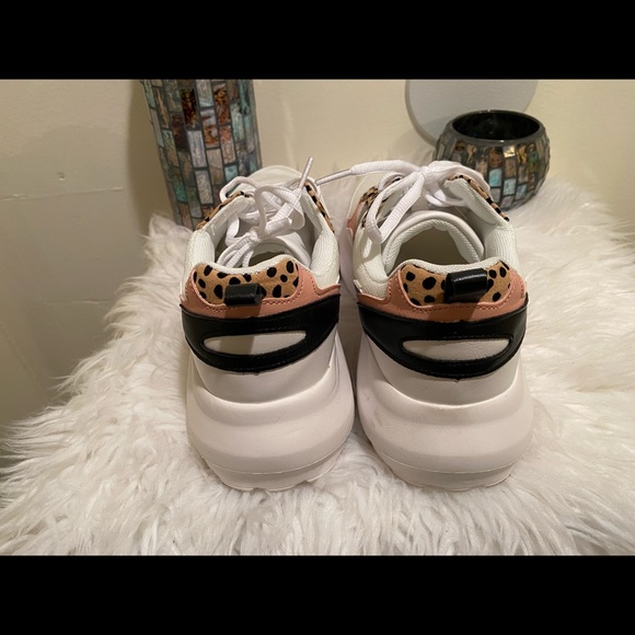 Size 9.5 leopard print sneakers - Picture 3 of 5